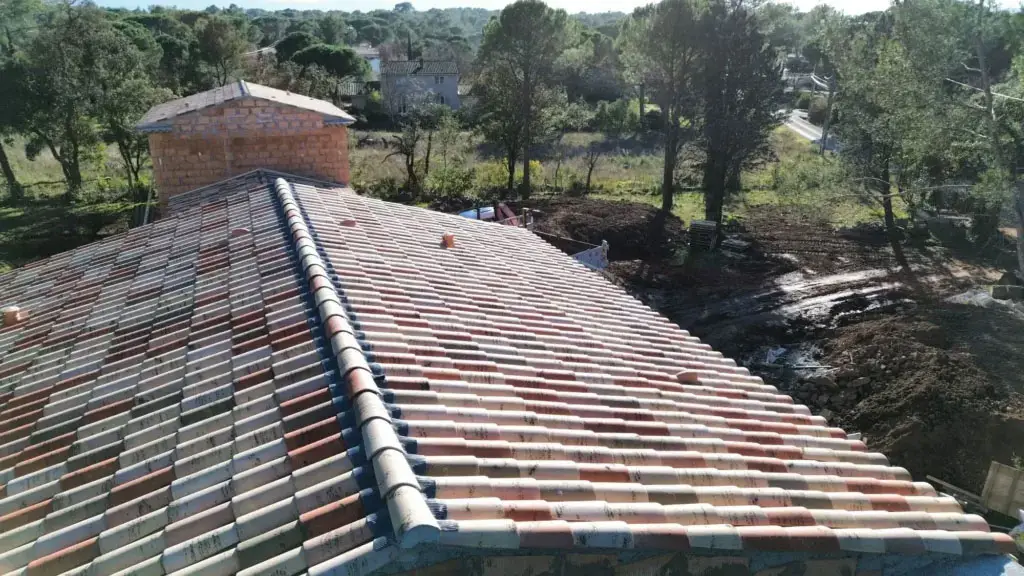Choisir le matériau idéal pour votre toiture dans le Var