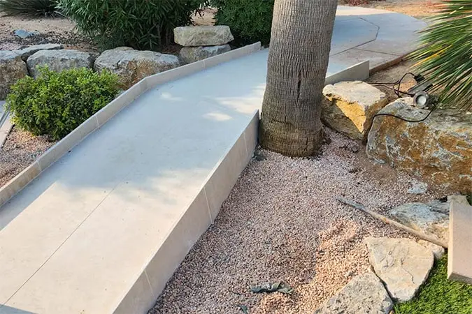 Création allées dans jardin Var
