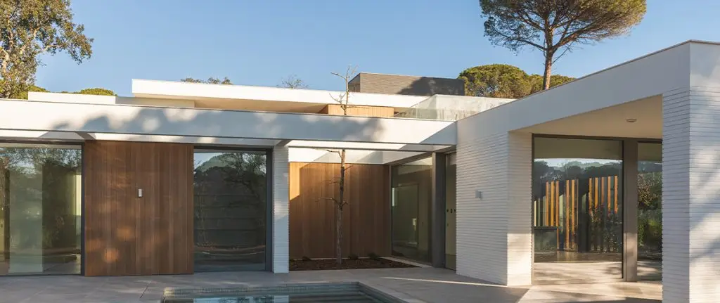 Construction d'une villa contemporaine dans le Var