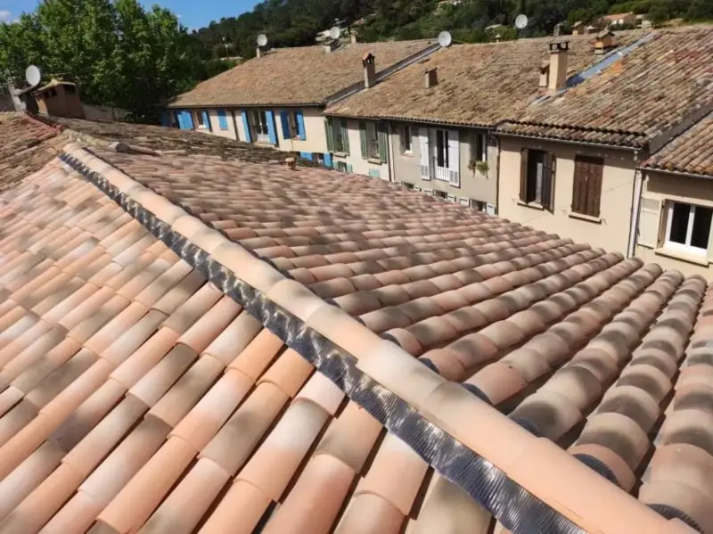 Quand et comment rénover sa toiture dans le Var : guide complet