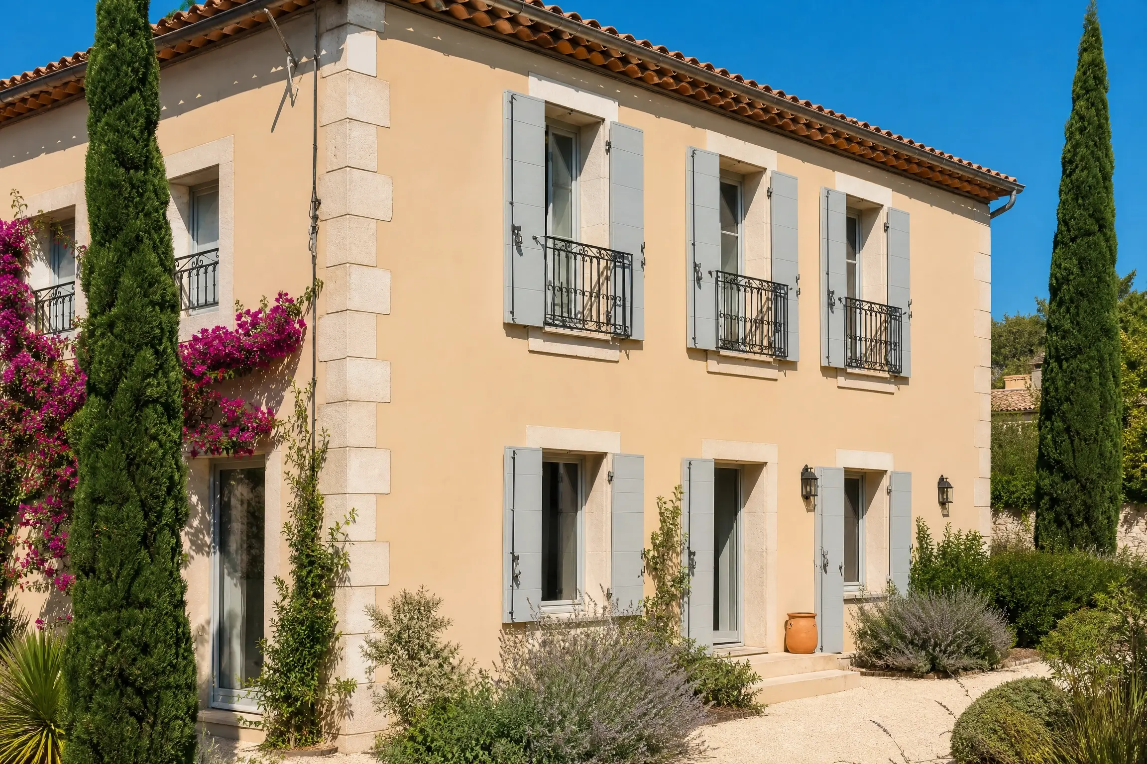 Maison de maitre dans le sud de la France, dans le Var, dont ETS Querol a effectué le ravalement de façade